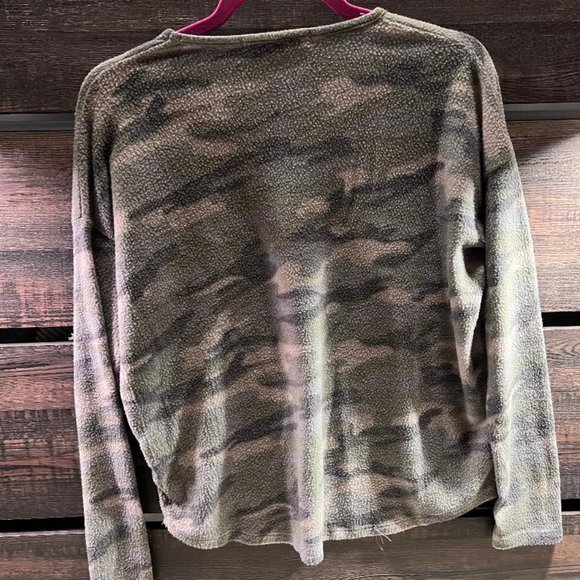 Cammo V Neck Pullover Size S - Picture 4 of 6